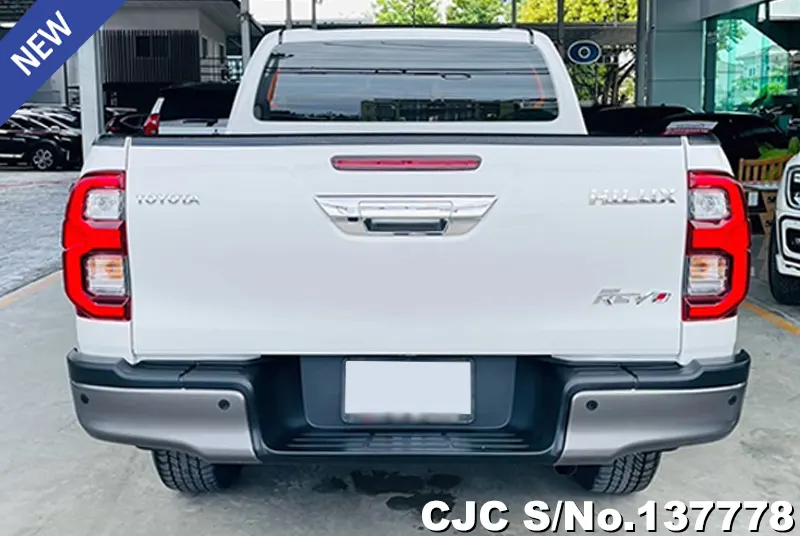 Toyota Hilux in White for Sale Image 5