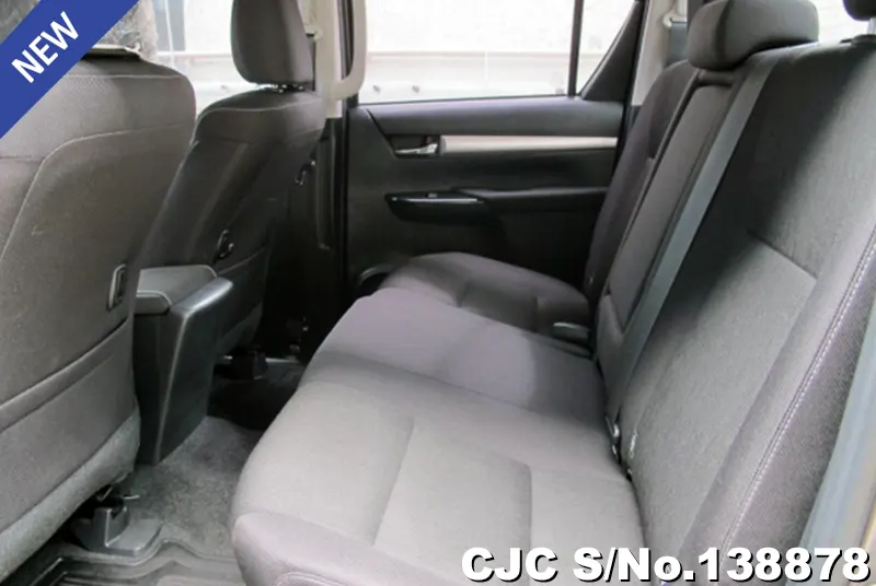 Toyota Hilux in Gray for Sale Image 10