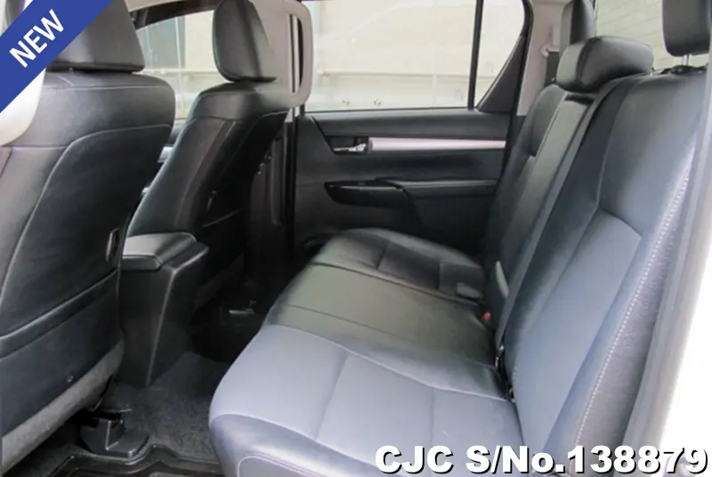 Toyota Hilux in White for Sale Image 10