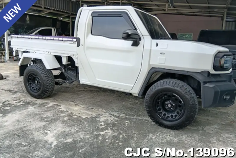 Toyota Hilux in White for Sale Image 5